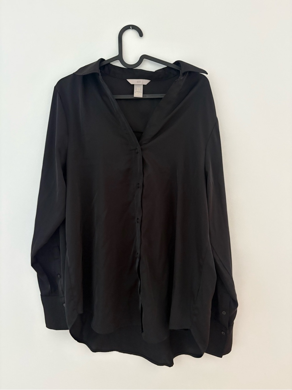 H&M Black Long-Sleeve Button Down Shirt